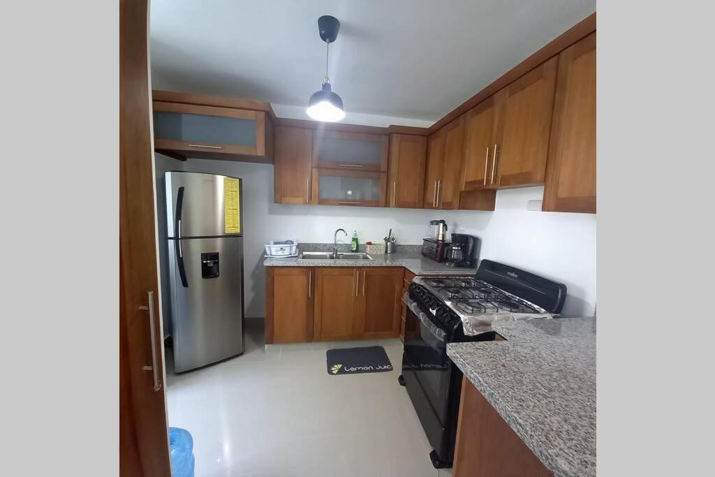 Confortable Apartamento De 3 Tres Habitaciones, Con Hermosa Vista De Area Verde, Ademas De Piscinas Y Juegos Infantiles En Area Recreativa 산티아고 데 로스 카바예로스 외부 사진