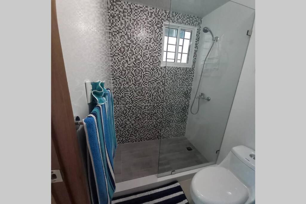 Confortable Apartamento De 3 Tres Habitaciones, Con Hermosa Vista De Area Verde, Ademas De Piscinas Y Juegos Infantiles En Area Recreativa 산티아고 데 로스 카바예로스 외부 사진
