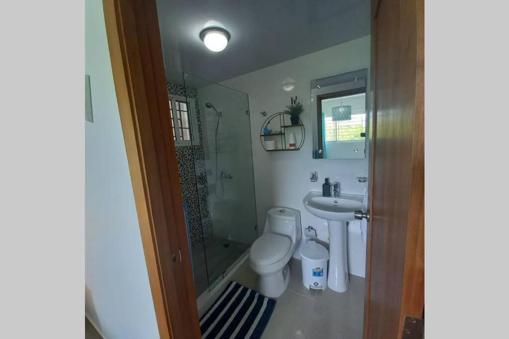 Confortable Apartamento De 3 Tres Habitaciones, Con Hermosa Vista De Area Verde, Ademas De Piscinas Y Juegos Infantiles En Area Recreativa 산티아고 데 로스 카바예로스 외부 사진