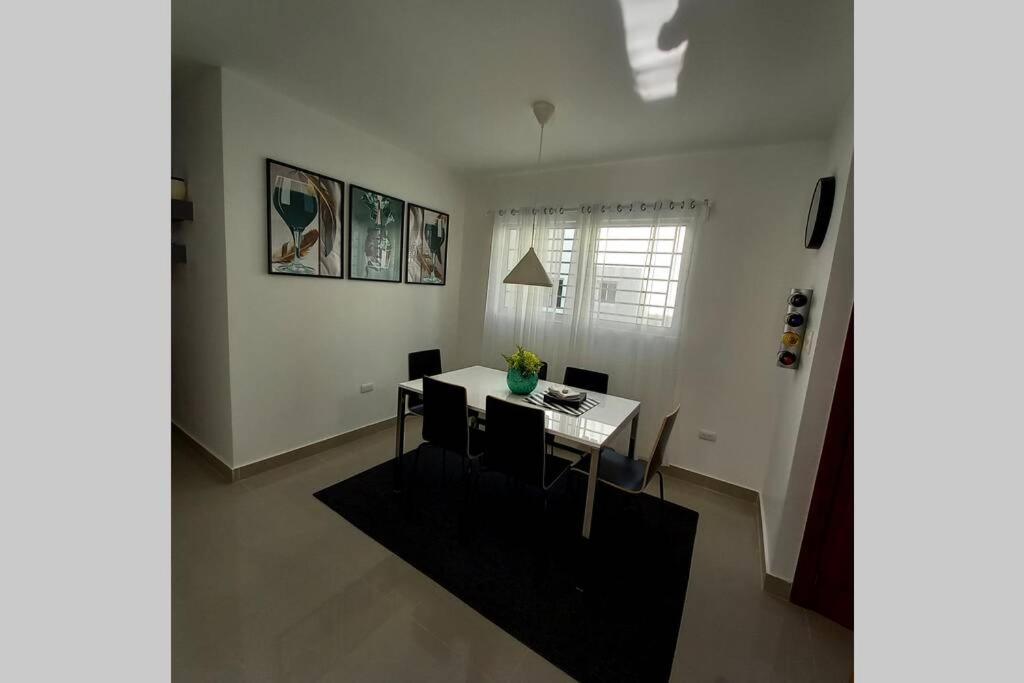 Confortable Apartamento De 3 Tres Habitaciones, Con Hermosa Vista De Area Verde, Ademas De Piscinas Y Juegos Infantiles En Area Recreativa 산티아고 데 로스 카바예로스 외부 사진