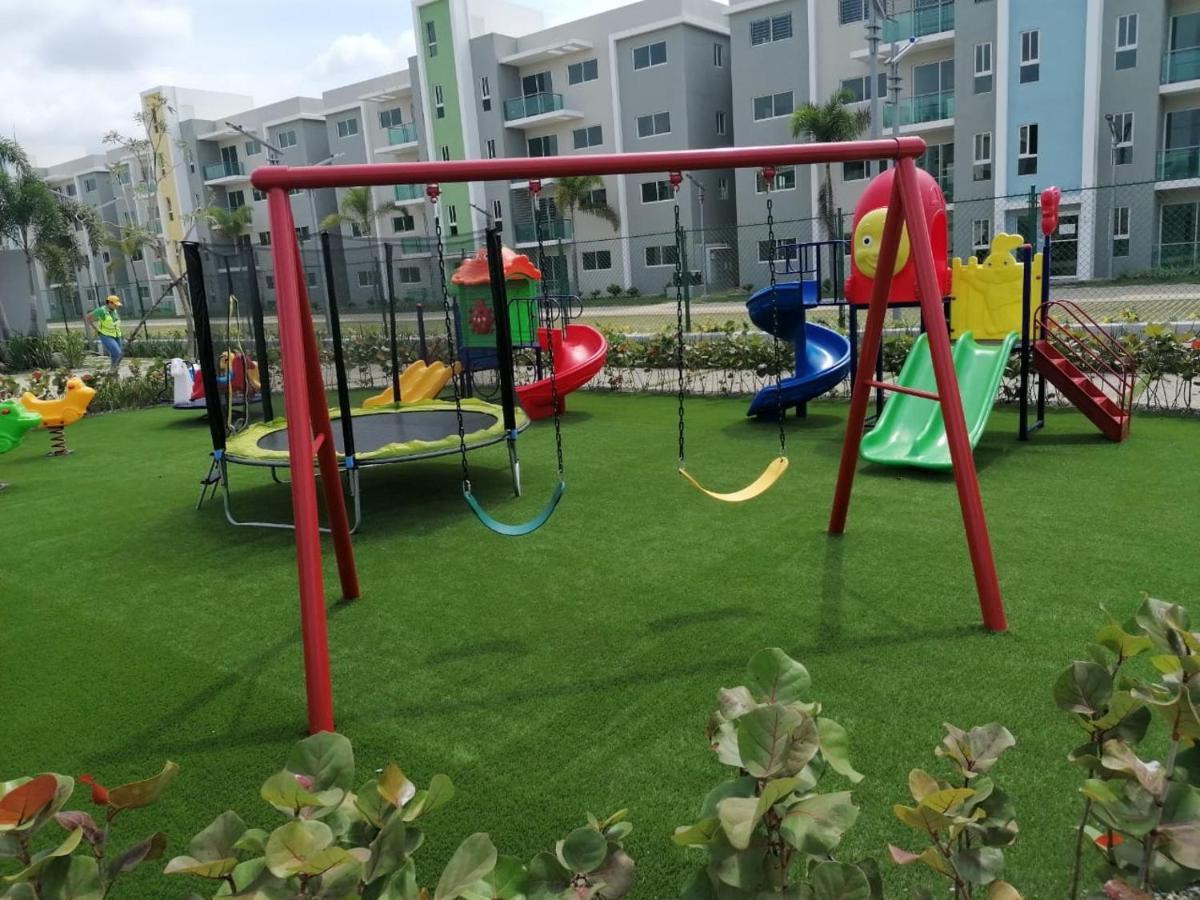 Confortable Apartamento De 3 Tres Habitaciones, Con Hermosa Vista De Area Verde, Ademas De Piscinas Y Juegos Infantiles En Area Recreativa 산티아고 데 로스 카바예로스 외부 사진